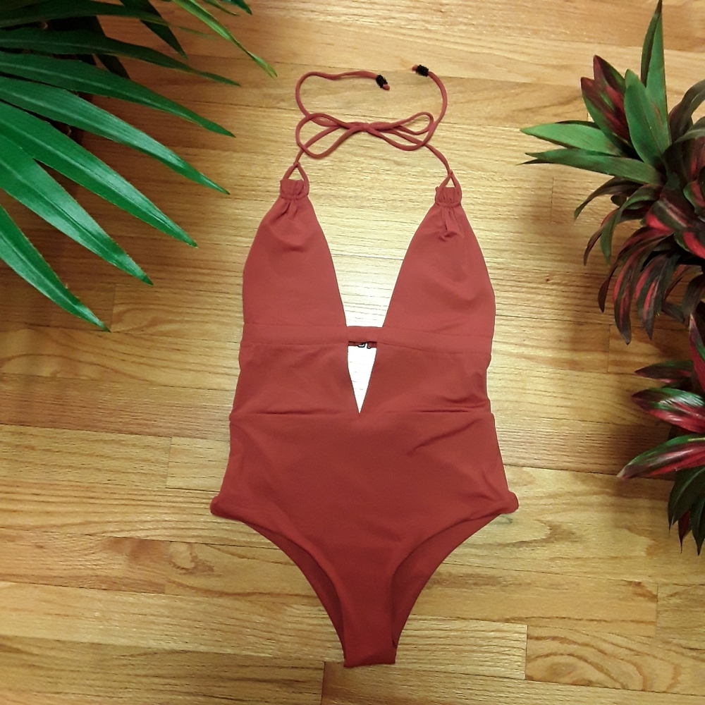 NWOT Tavik Emme Swimsuit - Picture 2 of 5
